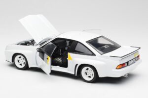 Opel Manta 400 Homologation Vit Revell 1:18 8819 Metall — bild 5 av 8