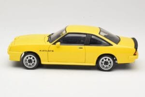 Opel Manta B GT/E Gul Revell 1:18 08421 Metall — bild 4 av 8