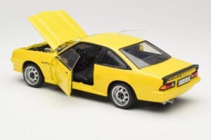 Opel Manta B GT/E Gul Revell 1:18 08421 Metall — bild 5 av 8