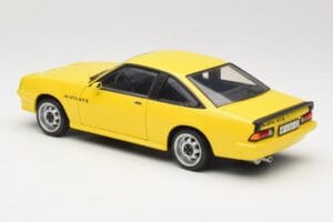 Opel Manta B GT/E Gul Revell 1:18 08421 Metall — bild 7 av 8