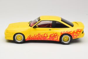 Opel Manta B Mattig Gul med Flamma MCG 1:18 MCG18115 Metall — bild 3 av 6