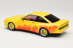Opel Manta B Mattig Gul med Flamma MCG 1:18 MCG18115 Metall — bild 5 av 6