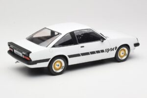 Opel Manta B Sport Vit MCG 1:18 MCG18237 Metall — bild 2 av 6