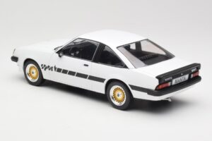Opel Manta B Sport Vit MCG 1:18 MCG18237 Metall — bild 5 av 6