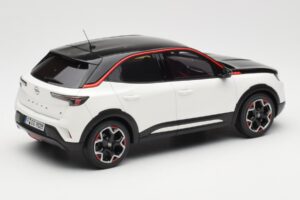 Opel Mokka-E GS Line Jada Vit Otto 1:18 OT1045 Resin — bild 2 av 6