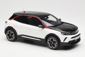 Opel Mokka-E GS Line Jada Vit Otto 1:18 OT1045 Resin — bild 4 av 6