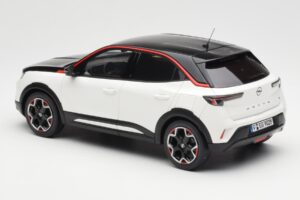 Opel Mokka-E GS Line Jada Vit Otto 1:18 OT1045 Resin — bild 5 av 6