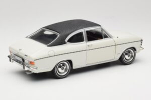 Opel Olympia A Coupe Vit Svart Revell 1:18 8446 Metall — bild 3 av 8