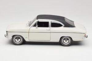 Opel Olympia A Coupe Vit Svart Revell 1:18 8446 Metall — bild 4 av 8