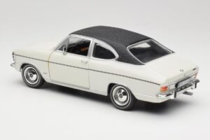 Opel Olympia A Coupe Vit Svart Revell 1:18 8446 Metall — bild 7 av 8