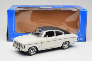 Opel Olympia A Coupe Vit Svart Revell 1:18 8446 Metall — bild 8 av 8