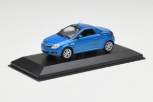 Opel Tigra Twin Top Blå Minichamps 1:43 919084 Metall — bild 2 av 4