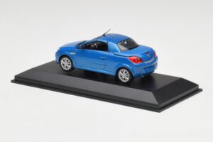 Opel Tigra Twin Top Blå Minichamps 1:43 919084 Metall — bild 3 av 4