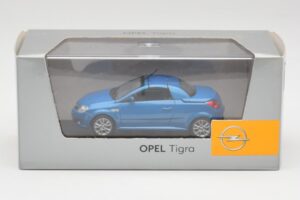 Opel Tigra Twin Top Blå Minichamps 1:43 919084 Metall — bild 4 av 4