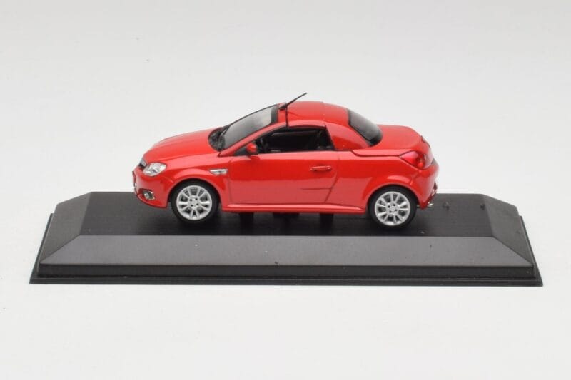 Opel Tigra TwinTop Magma Röd Minichamps 1:43 B24910027T Metall