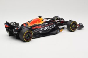 Oracle Red Bull Racing RB19 #1 M. Verstappen Winner Italian GP 2023 Minichamps 1:18 110231501 Metall — bild 2 av 6