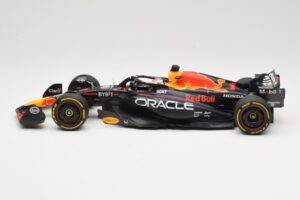 Oracle Red Bull Racing RB19 #1 M. Verstappen Winner Italian GP 2023 Minichamps 1:18 110231501 Metall — bild 3 av 6