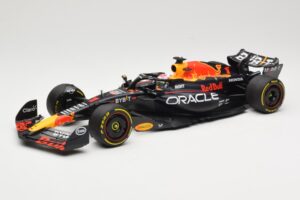 Oracle Red Bull Racing RB19 #1 M. Verstappen Winner Italian GP 2023 Minichamps 1:18 110231501 Metall