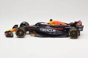 Red Bull Racing RB20 #1 M. Verstappen Winner China GP 2024 Minichamps 1:18 110240501 Metall — bild 3 av 6
