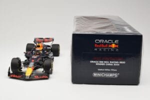 Red Bull Racing RB20 #1 M. Verstappen Winner China GP 2024 Minichamps 1:18 110240501 Metall — bild 6 av 6