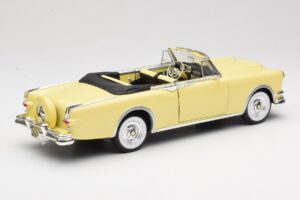 Packard Caribbean Cabriolet Gul Road Signature 1:18 92798 Metall — bild 3 av 8