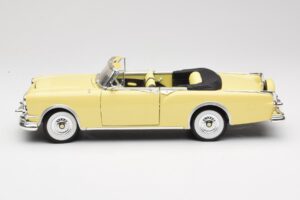 Packard Caribbean Cabriolet Gul Road Signature 1:18 92798 Metall — bild 4 av 8