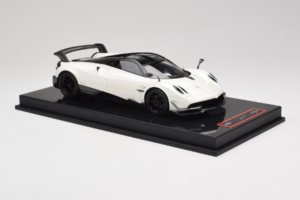 Pagani Huayra BC White Metallic Yy Model 1:18 REMC025 Resin — bild 4 av 7