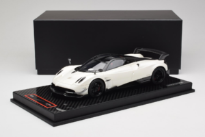 Pagani Huayra BC White Metallic Yy Model 1:18 REMC025 Resin — bild 7 av 7