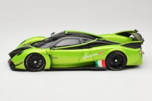Pagani Huayra R Grön LCD 1:18 LCD18012-GR Metall — bild 4 av 8