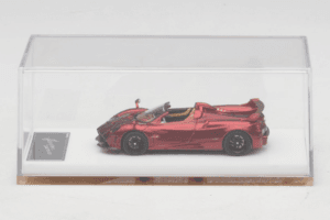 Pagani Huayra Roadster Tricolore Röd Henson & Heaven 1:64 PHRTR01 Metall — bild 6 av 7