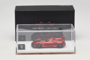 Pagani Huayra Roadster Tricolore Röd Henson & Heaven 1:64 PHRTR01 Metall — bild 7 av 7