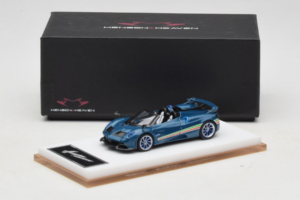 Pagani Huayra Tricolore Roadster Blå Henson & Heaven 1:64 PHTRB01 Resin — bild 8 av 8
