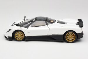 Pagani Zonda F Vit Mondo Motors 1:18 157655 Metall — bild 4 av 8