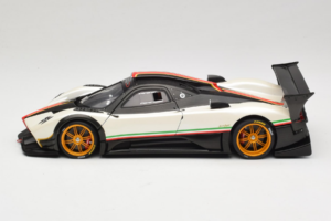 Pagani Zonda R Revolucion Vit AUTOart 1:18 78262 Metall — bild 4 av 8