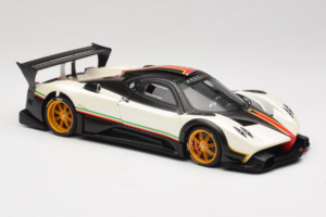 Pagani Zonda R Revolucion Vit AUTOart 1:18 78262 Metall — bild 6 av 8