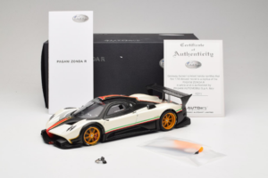 Pagani Zonda R Revolucion Vit AUTOart 1:18 78262 Metall — bild 8 av 8