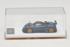 Pagani Zonda Tricolore Exposed Carbon Blå Henson & Heaven 1:64 PZTECB01 Metall — bild 6 av 7
