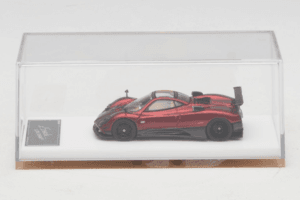 Pagani Zonda Tricolore Röd Henson & Heaven 1:64 PZTR01 Metall — bild 6 av 7