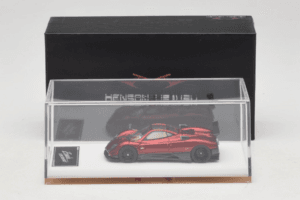 Pagani Zonda Tricolore Röd Henson & Heaven 1:64 PZTR01 Metall — bild 7 av 7
