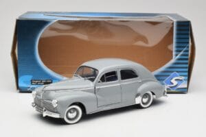 Peugeot 203 Gris Clair Solido 1:18 8145 Metall — bild 8 av 8