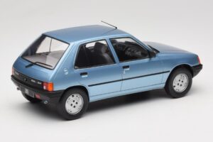 Peugeot 205 Blå MCG 1:18 MCG18491 Metall — bild 2 av 6