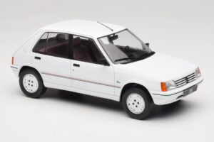 Peugeot 205 Vit MCG 1:18 MCG18493 Metall — bild 4 av 6
