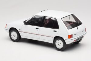 Peugeot 205 Vit MCG 1:18 MCG18493 Metall — bild 5 av 6