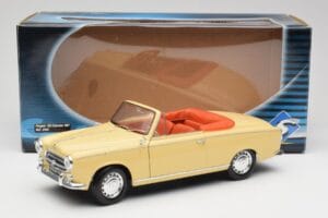 Peugeot 403 Cabriolet Sandgul Solido 1:18 8165 Metall — bild 8 av 8