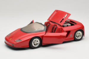 Pininfarina Mythos Röd Revell 1:18 8806 Metall — bild 2 av 8