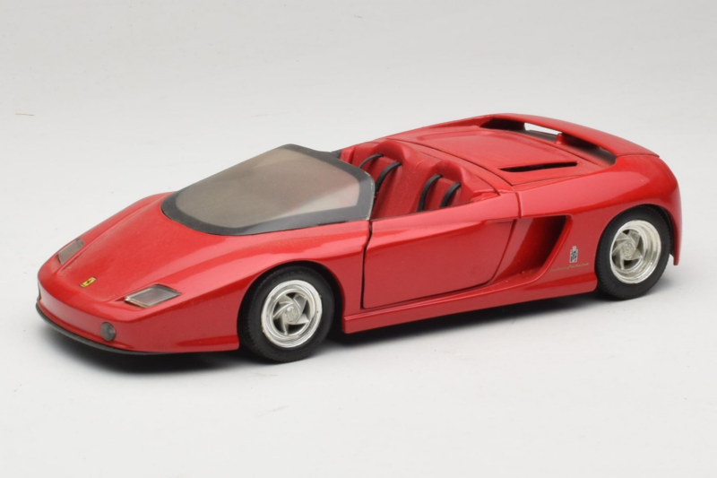 Pininfarina Mythos Röd Revell 1:18 8806 Metall