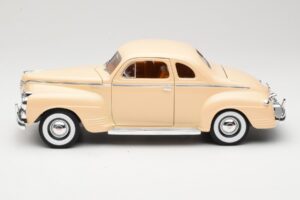 Plymouth Coupe Beige Road Signature 1:18 92398 Metall — bild 4 av 8