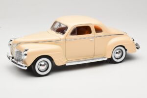 Plymouth Coupe Beige Road Signature 1:18 92398 Metall