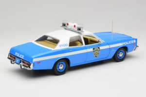 Plymouth Fury Police Pursuit New York Police Department GreenLight 1:18 19043 Metall — bild 3 av 8