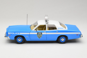 Plymouth Fury Police Pursuit New York Police Department GreenLight 1:18 19043 Metall — bild 4 av 8